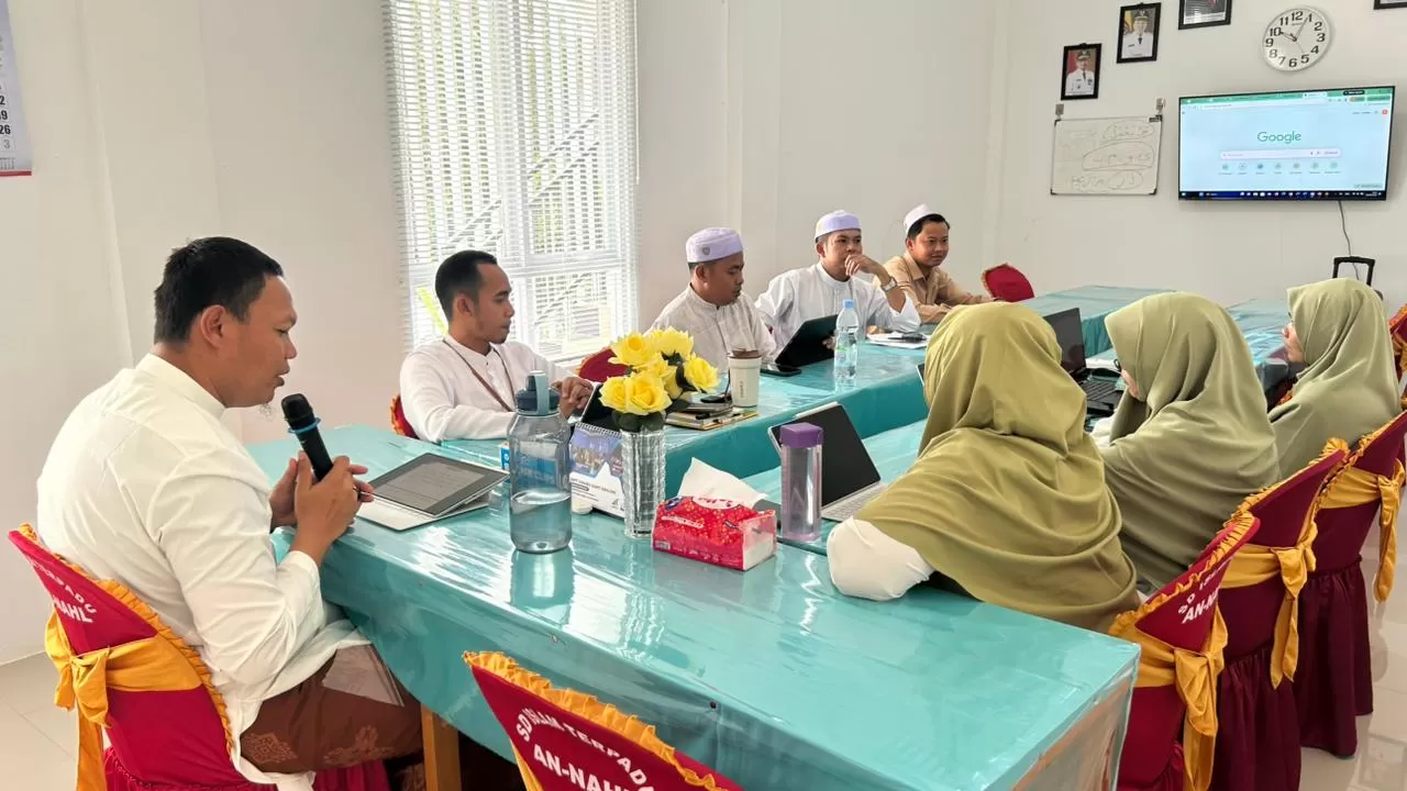 Rapat Bulanan Bersama Manajemen Unit